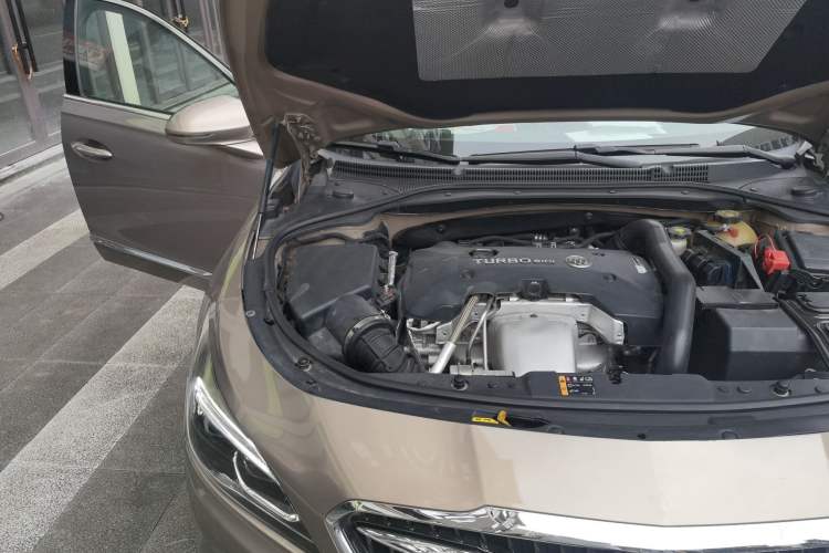 Used Buick LaCrosse 2018 28T Elite Edition Engine Bay Right