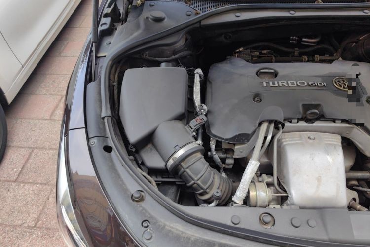 Used Buick LaCrosse 2018 28T Luxury Model Engine Bay Right