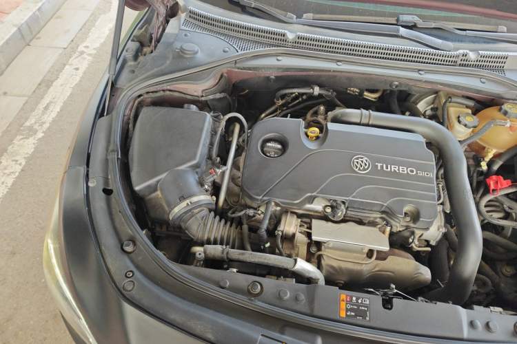 Used Buick LaCrosse 2018 20T Elite Edition Engine Bay Right