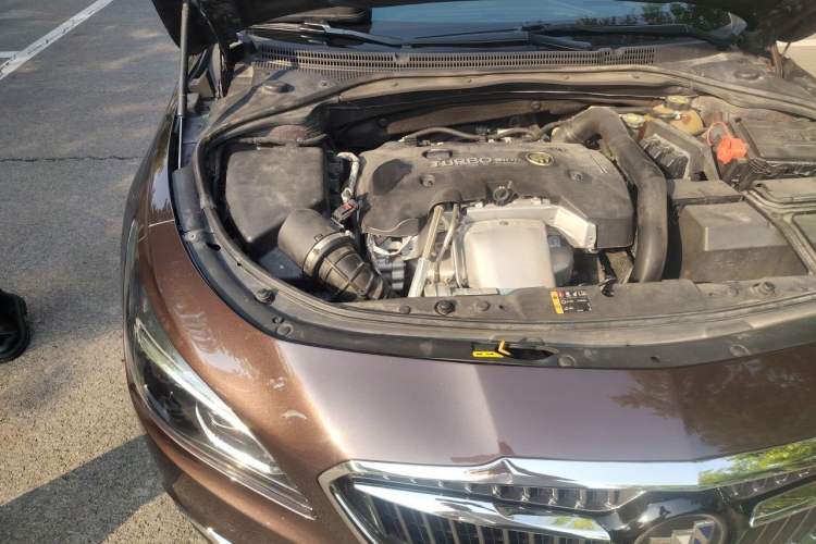 Used Buick LaCrosse 2018 28T Luxury Model Engine Bay Right