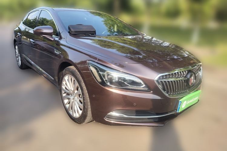 Used Buick LaCrosse 2018 28T Luxury Model Front Right 45 Deg
