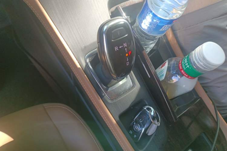 Used Buick LaCrosse 2018 28T Elite Edition Gear Lever