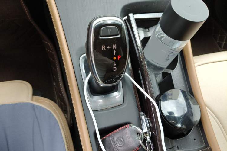 Used Buick LaCrosse 2018 28T Elite Edition Gear Lever