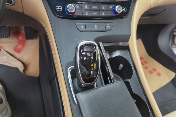Used Buick LaCrosse 2018 28T Elite Edition Gear Lever