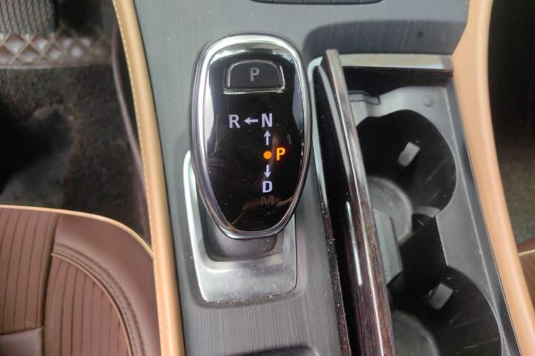 Used Buick LaCrosse 2018 28T Luxury Model Gear Lever