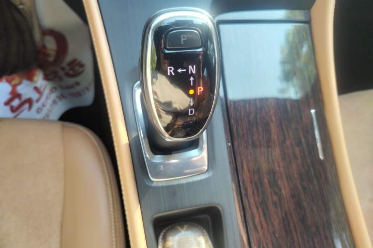Used Buick LaCrosse 2018 28T Luxury Model Gear Lever