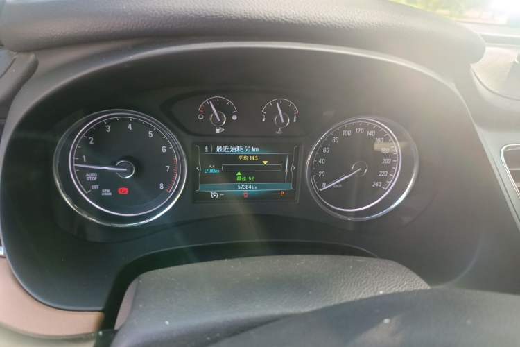 Used Buick LaCrosse 2018 28T Elite Edition Odometer Close Up