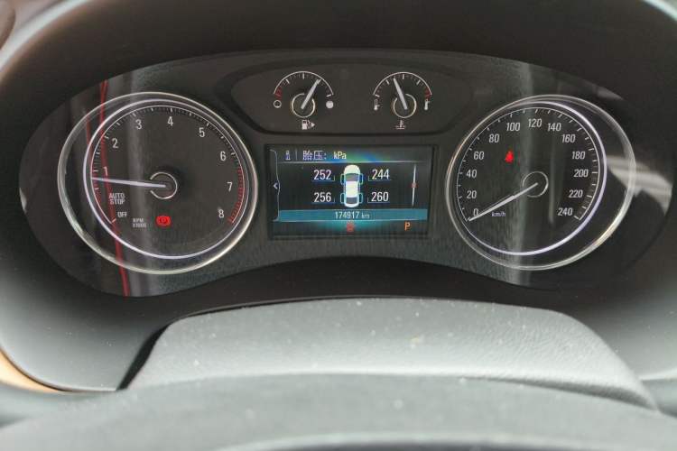 Used Buick LaCrosse 2018 28T Elite Edition Odometer Close Up