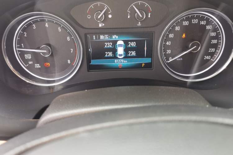 Used Buick LaCrosse 2018 28T Elite Edition Odometer Close Up
