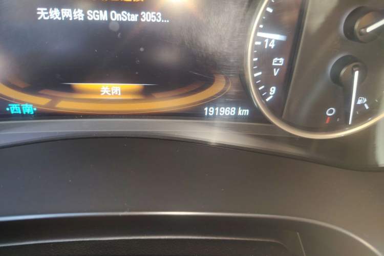Used Buick LaCrosse 2018 28T Luxury Model Odometer Close Up