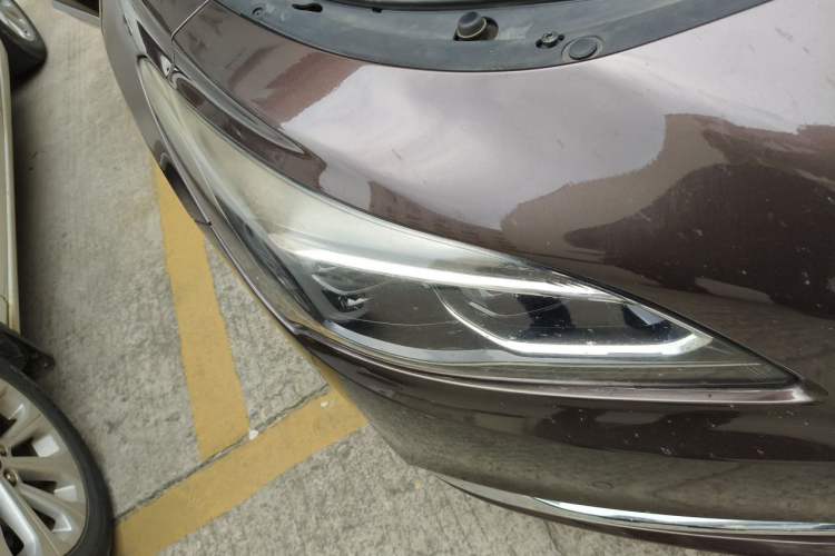 Used Buick LaCrosse 2018 28T Elite Edition Right Front Headlight