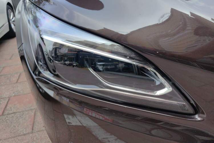 Used Buick LaCrosse 2018 28T Luxury Model Right Front Headlight