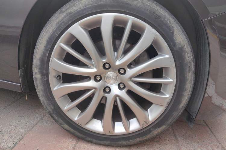 Used Buick LaCrosse 2018 28T Luxury Model Right Front Wheel Hub