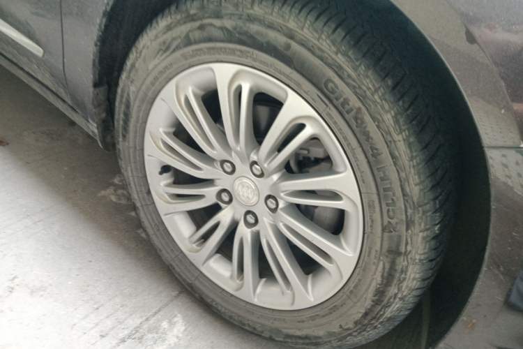 Used Buick LaCrosse 2018 20T Elite Edition Right Front Wheel Hub