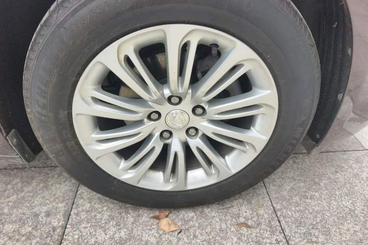 Used Buick LaCrosse 2018 20T Elite Edition Right Front Wheel Hub