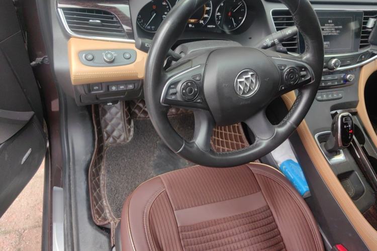 Used Buick LaCrosse 2018 28T Luxury Model Steering Wheel