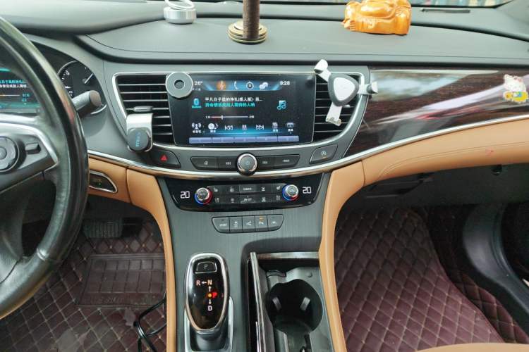 Used Buick LaCrosse 2018 28T Luxury Model Audio And AC Panel
