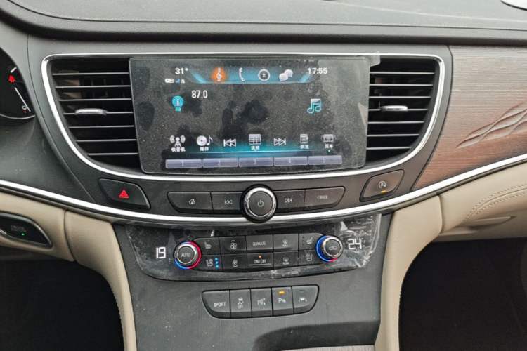 Used Buick LaCrosse 2018 28T Avenir Audio And AC Panel