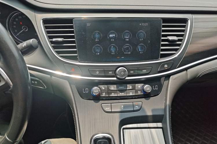 Used Buick LaCrosse 2018 20T Elite Edition Audio And AC Panel