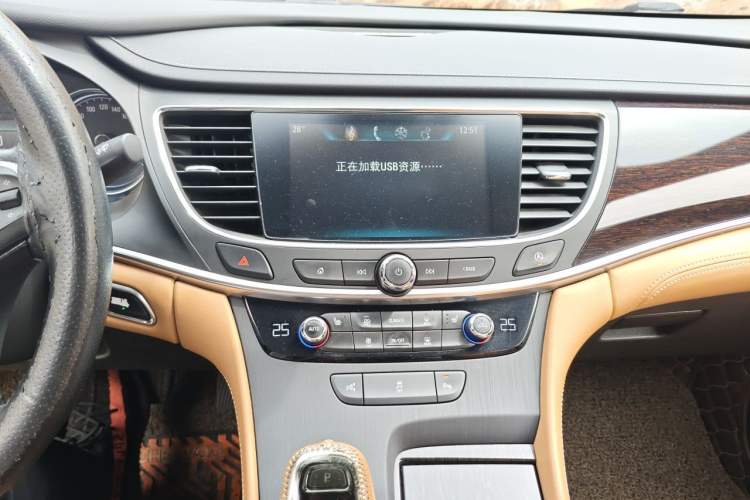 Used Buick LaCrosse 2018 28T Elite Edition Audio And AC Panel