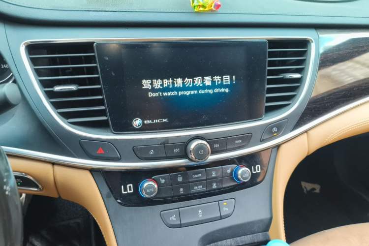 Used Buick LaCrosse 2018 28T Elite Edition Audio And AC Panel
