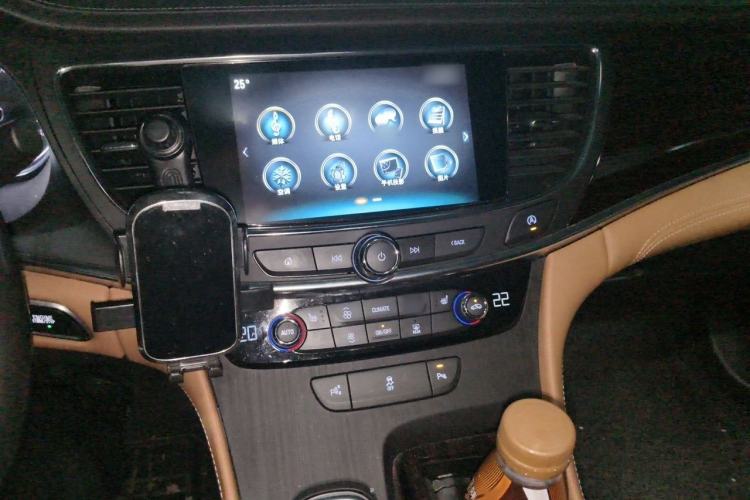 Used Buick LaCrosse 2018 28T Elite Edition Audio And AC Panel
