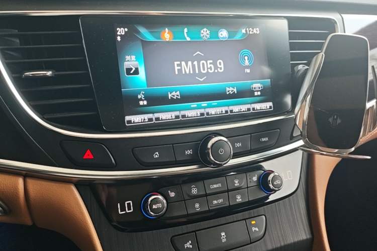 Used Buick LaCrosse 2018 28T Elite Edition Audio And AC Panel