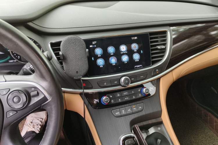 Used Buick LaCrosse 2018 28T Luxury Model Audio And AC Panel
