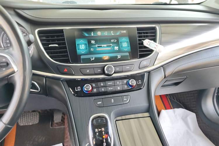 Used Buick LaCrosse 2018 20T Elite Edition Audio And AC Panel