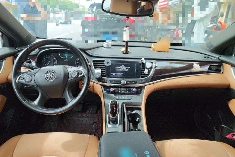 Used Buick LaCrosse 2018 28T Luxury Model Center Console