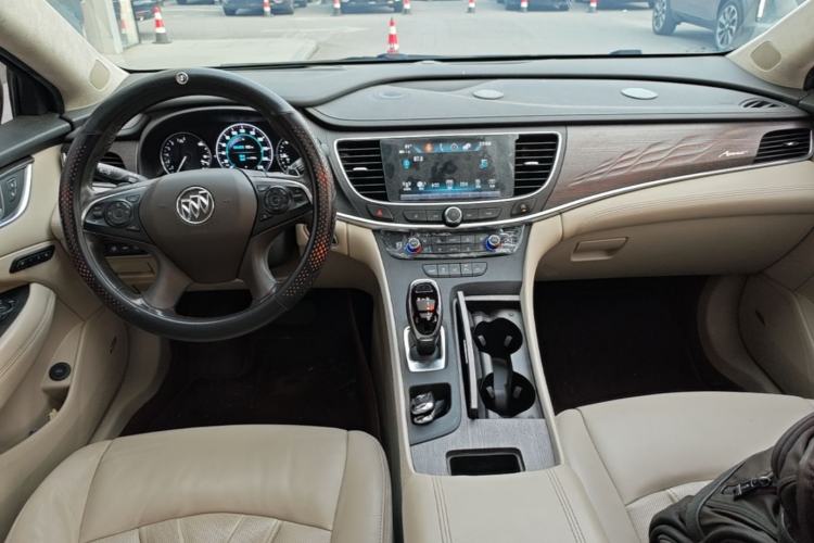 Used Buick LaCrosse 2018 28T Avenir Center Console