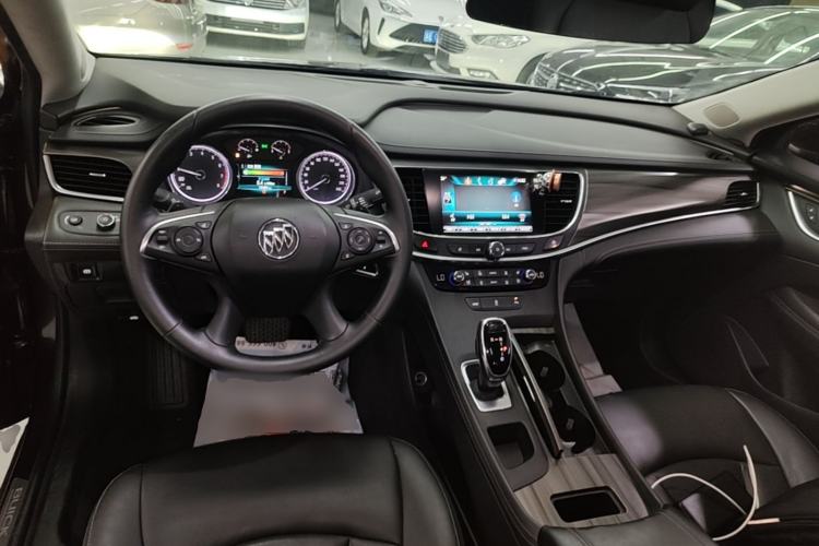 Used Buick LaCrosse 2018 20T Elite Edition Center Console