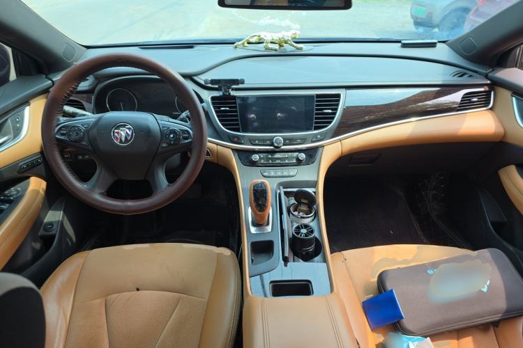 Used Buick LaCrosse 2018 20T Luxury Model Center Console