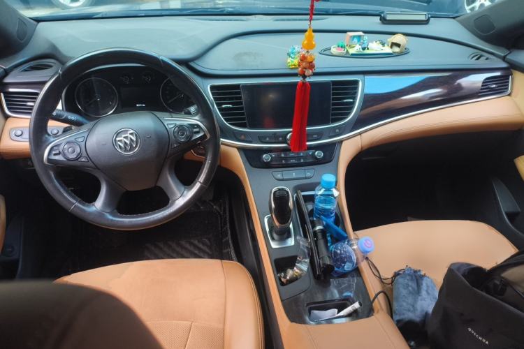 Used Buick LaCrosse 2018 28T Elite Edition Center Console