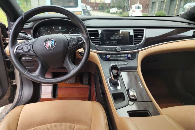 Used Buick LaCrosse 2018 20T Luxury Model Center Console