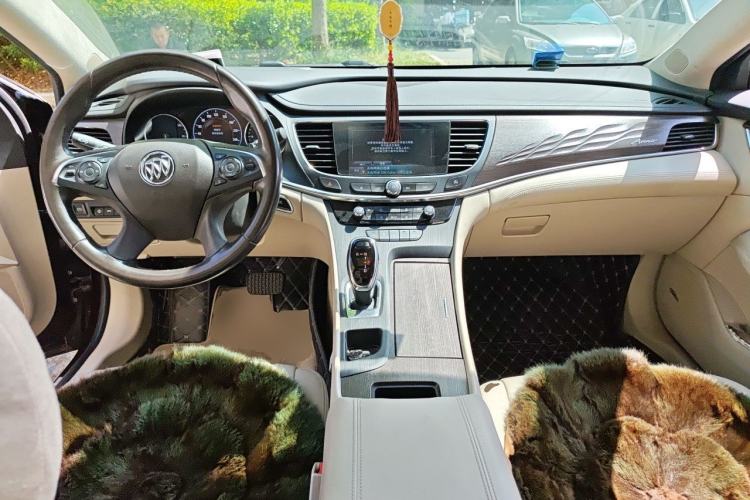 Used Buick LaCrosse 2018 28T Avenir Center Console