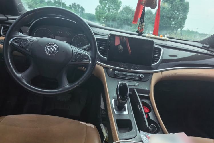 Used Buick LaCrosse 2018 28T Elite Edition Center Console