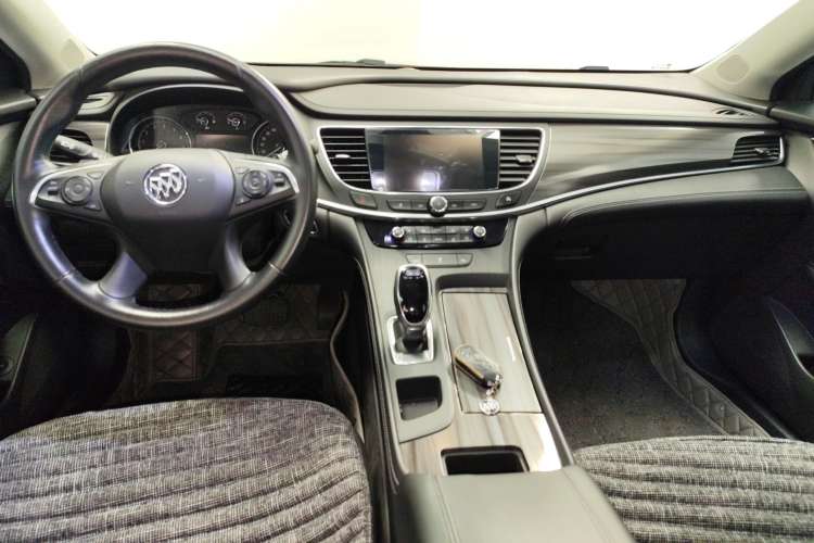 Used Buick LaCrosse 2018 20T Elite Edition Center Console