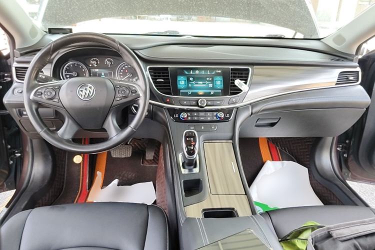 Used Buick LaCrosse 2018 20T Elite Edition Center Console