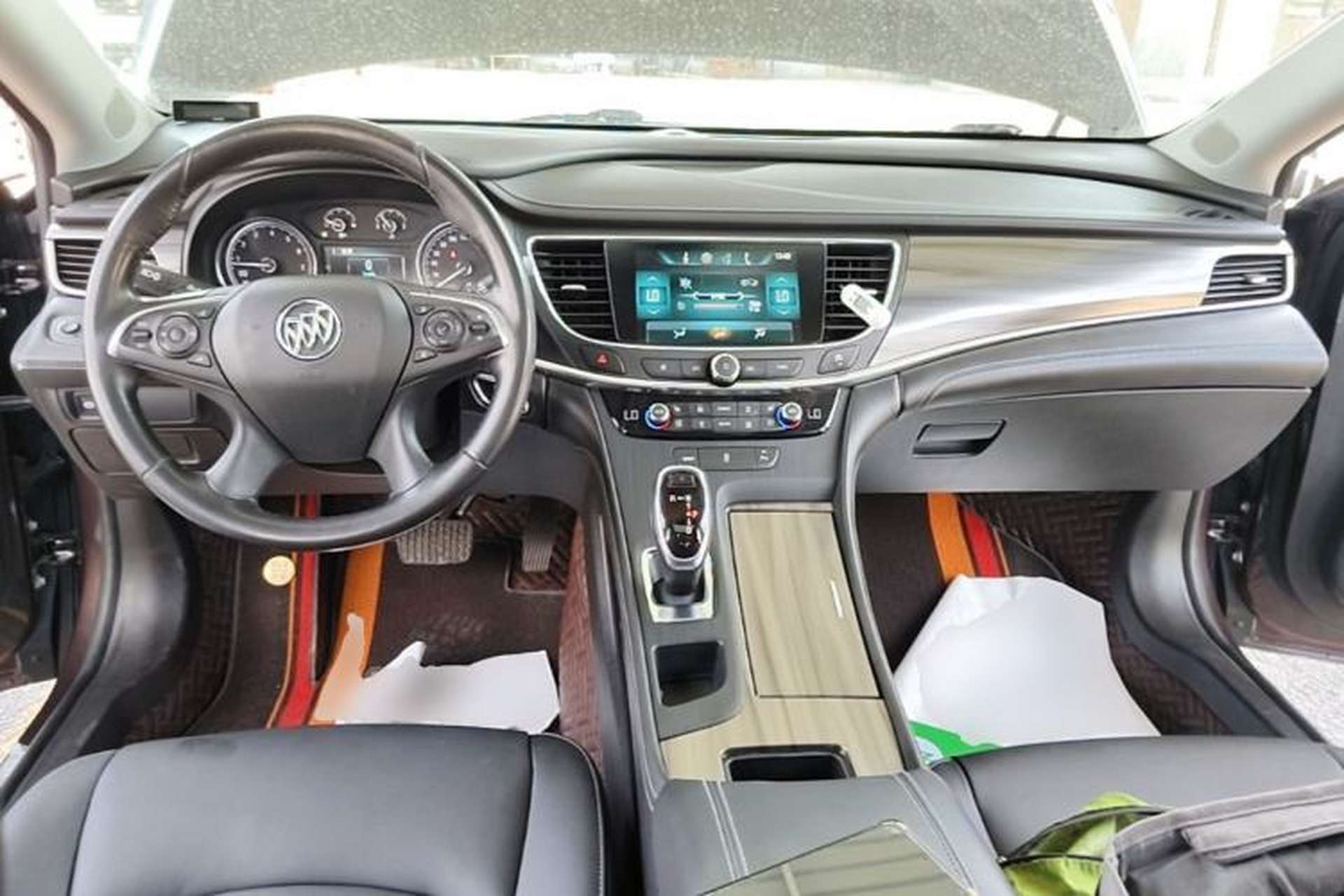Used Buick LaCrosse 2018 20T Elite Edition Center Console