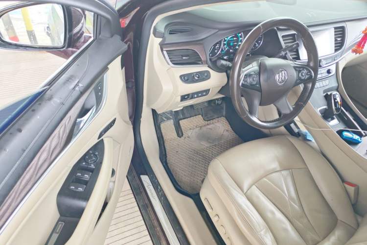 Used Buick LaCrosse 2018 28T Avenir Driver Seat