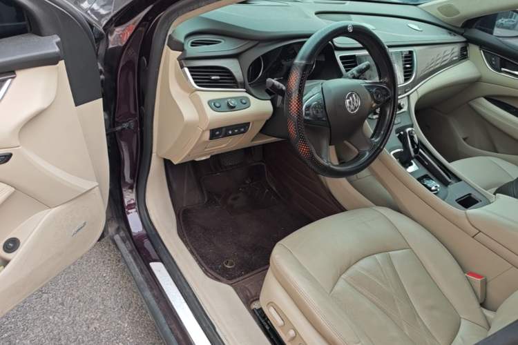 Used Buick LaCrosse 2018 28T Avenir Driver Seat