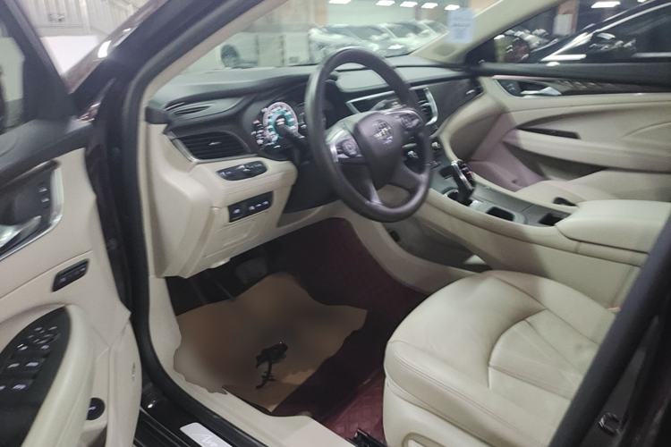 Used Buick LaCrosse 2018 28T Avenir Driver Seat