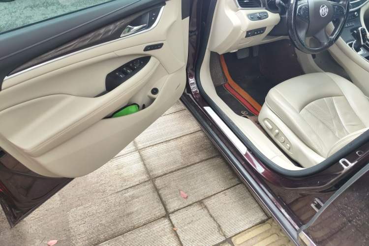 Used Buick LaCrosse 2018 28T Avenir Driver Seat