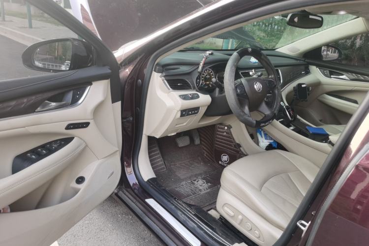 Used Buick LaCrosse 2018 28T Avenir Driver Seat