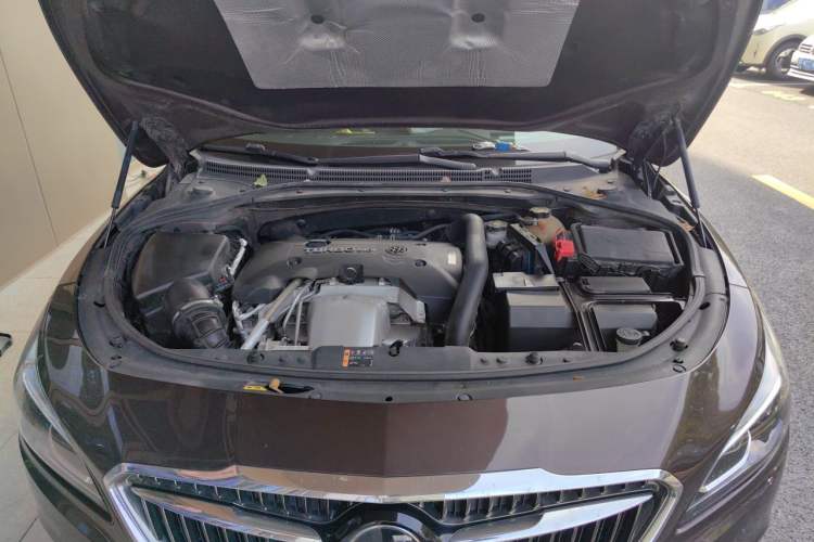 Used Buick LaCrosse 2018 28T Luxury Model Engine Bay