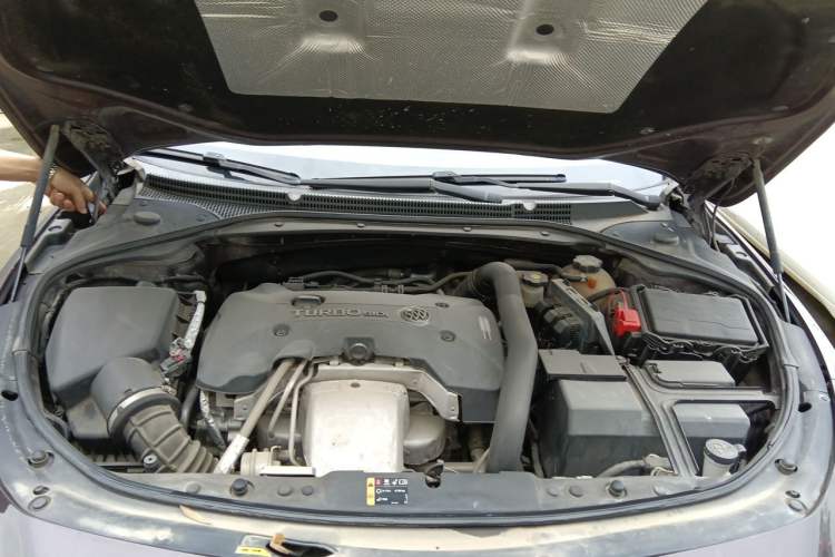 Used Buick LaCrosse 2018 28T Elite Edition Engine Bay