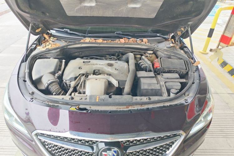 Used Buick LaCrosse 2018 28T Avenir Engine Bay