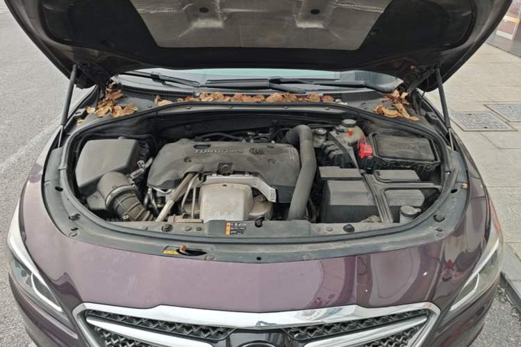 Used Buick LaCrosse 2018 28T Avenir Engine Bay
