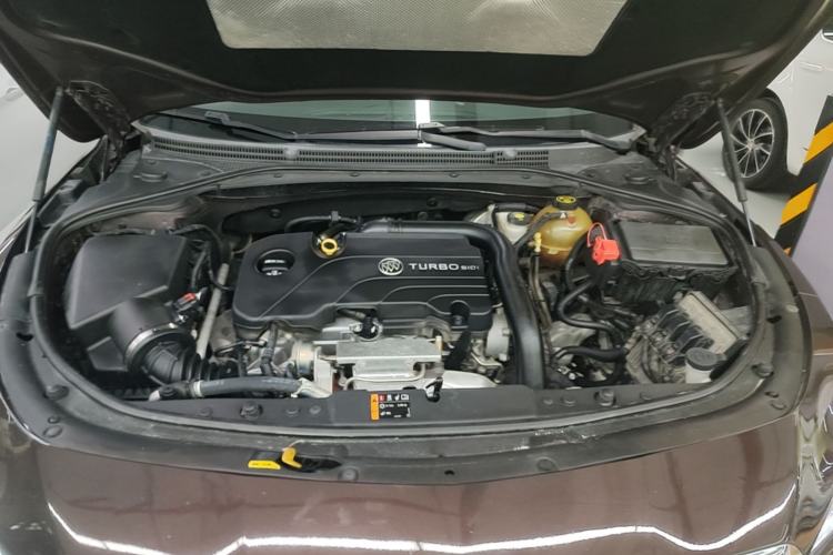 Used Buick LaCrosse 2018 20T Elite Edition Engine Bay